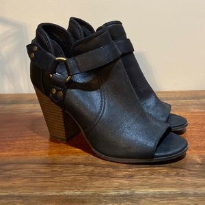 Adorable peep-toe booties!